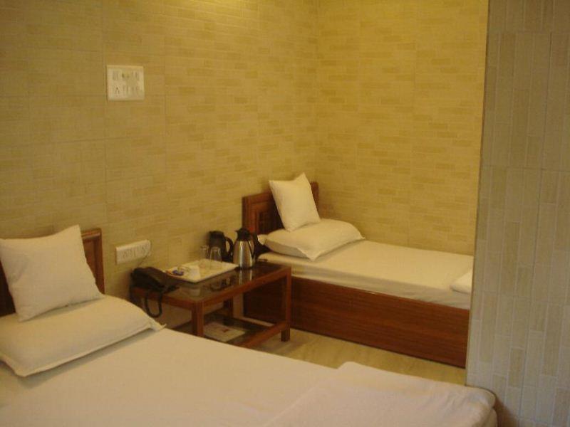 Hotel Treebo Trip Ganpati Bhopal Exterior foto